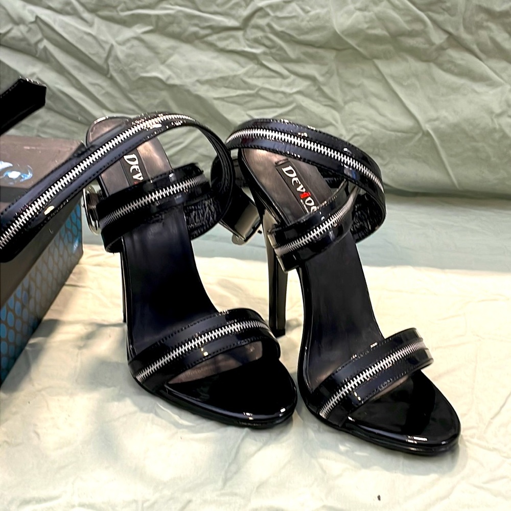 NIB Devious Strappy heels 9